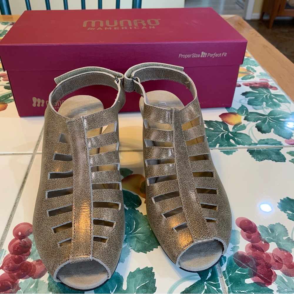 Munro Abby Slingback Golden Taupe Metallic Sandals Size 8M